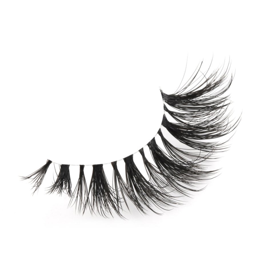 Close up photo of hayati lashes's own mega wispy volume lashes with an invisible band and with a super fluffy model in cat eye in front of a white background
